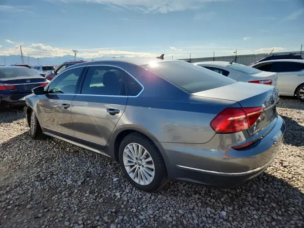 1VWBT7A36GC013830 2016 VOLKSWAGEN PASSAT - Image 2