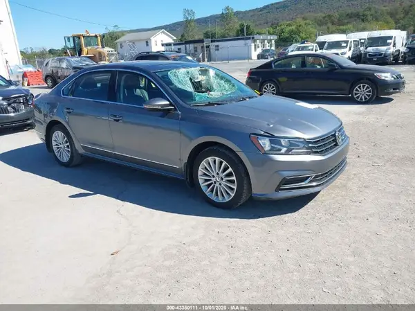 1VWBT7A36GC035438 2016 VOLKSWAGEN PASSAT - Image 1