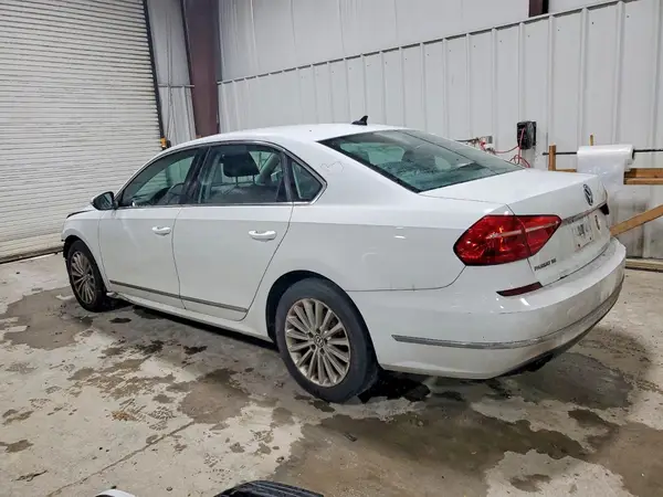 1VWBT7A36GC053082 2016 VOLKSWAGEN PASSAT - Image 2
