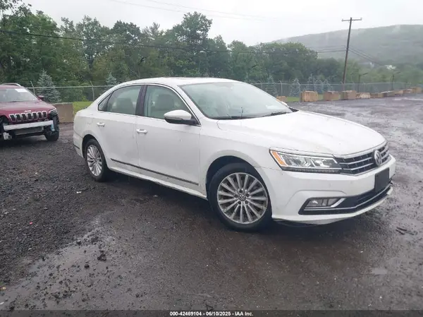 1VWBT7A36GC061568 2016 VOLKSWAGEN PASSAT - Image 1