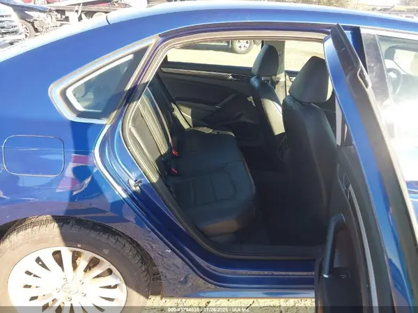 1VWBT7A36HC001484 2017 VOLKSWAGEN PASSAT - Image 8