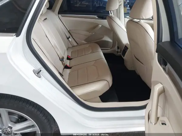 1VWBT7A36HC008340 2017 VOLKSWAGEN PASSAT - Image 8