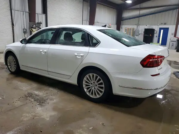 1VWBT7A36HC008628 2017 VOLKSWAGEN PASSAT - Image 2