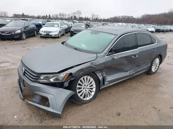 1VWBT7A36HC009164 2017 VOLKSWAGEN PASSAT - Image 2