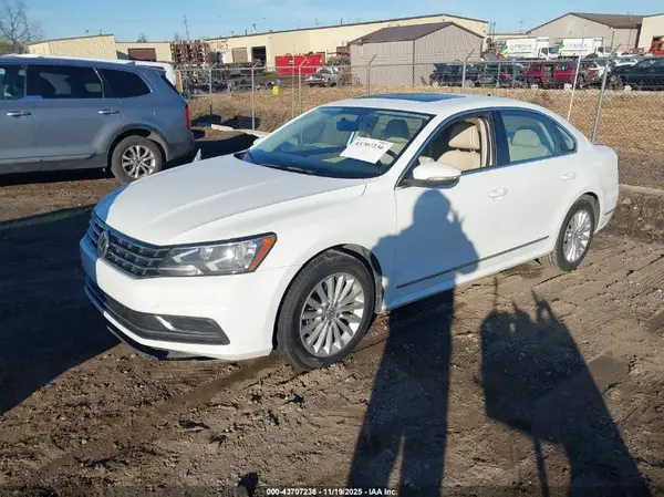 1VWBT7A36HC011836 2017 VOLKSWAGEN PASSAT - Image 2