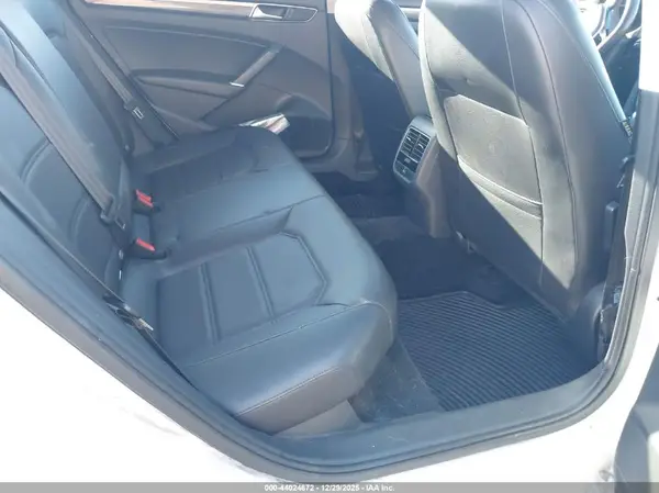1VWBT7A36HC017300 2017 VOLKSWAGEN PASSAT - Image 8