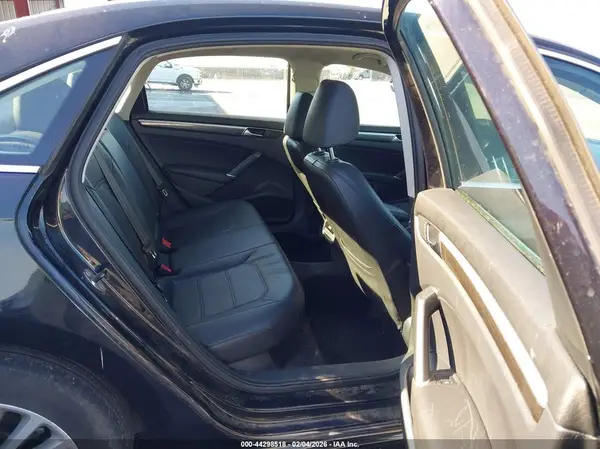 1VWBT7A36HC020178 2017 VOLKSWAGEN PASSAT - Image 8