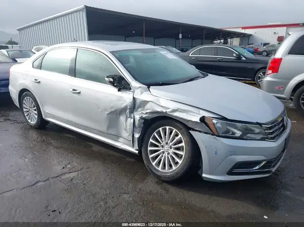 1VWBT7A36HC024764 2017 VOLKSWAGEN PASSAT - Image 1