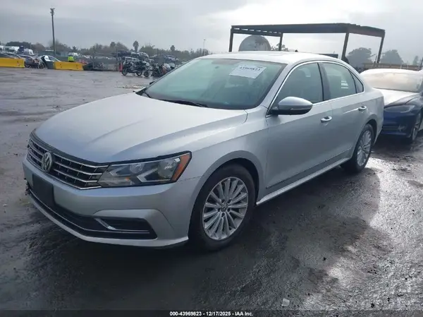 1VWBT7A36HC024764 2017 VOLKSWAGEN PASSAT - Image 2