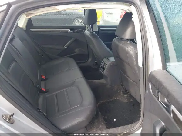 1VWBT7A36HC024764 2017 VOLKSWAGEN PASSAT - Image 8