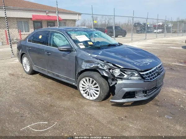 1VWBT7A36HC039748 2017 VOLKSWAGEN PASSAT - Image 1