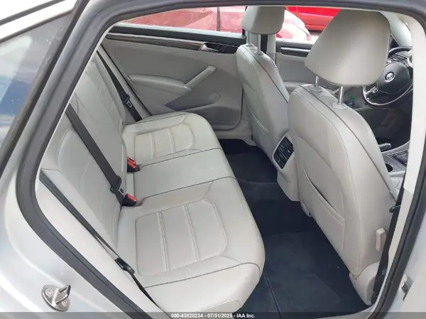 1VWBT7A36HC046540 2017 VOLKSWAGEN PASSAT - Image 8
