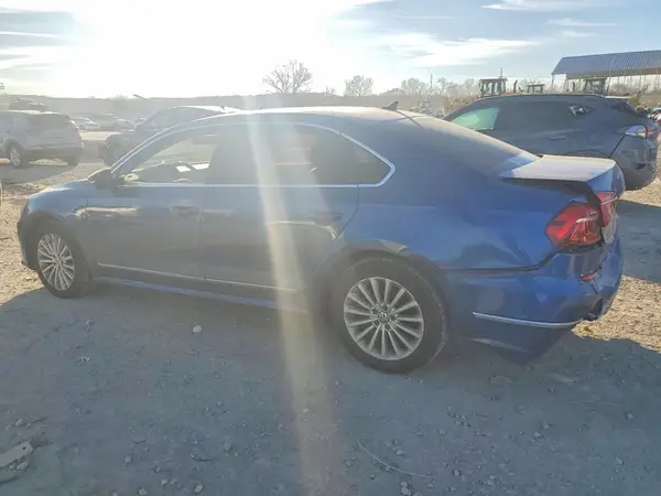 1VWBT7A36HC053892 2017 VOLKSWAGEN PASSAT - Image 2