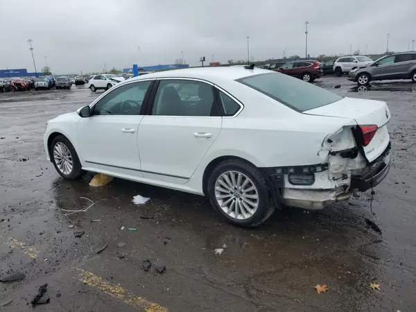 1VWBT7A36HC061085 2017 VOLKSWAGEN PASSAT - Image 2