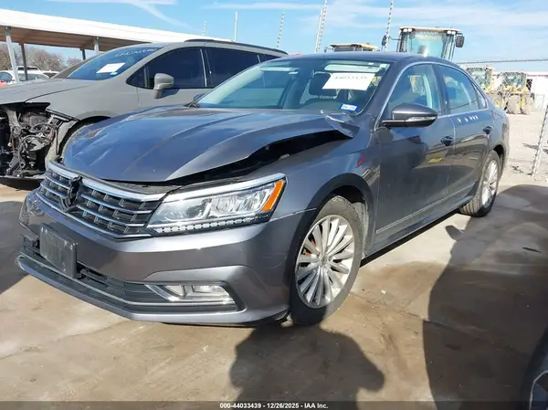 1VWBT7A36HC064360 2017 VOLKSWAGEN PASSAT - Image 2