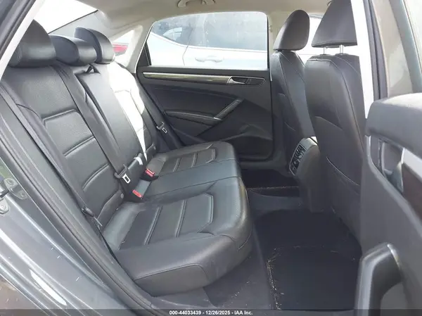 1VWBT7A36HC064360 2017 VOLKSWAGEN PASSAT - Image 8