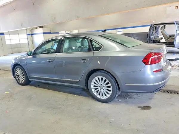 1VWBT7A36HC067405 2017 VOLKSWAGEN PASSAT - Image 2