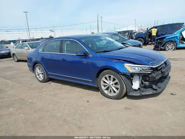 1VWBT7A36HC068764 2017 VOLKSWAGEN PASSAT - Image 1