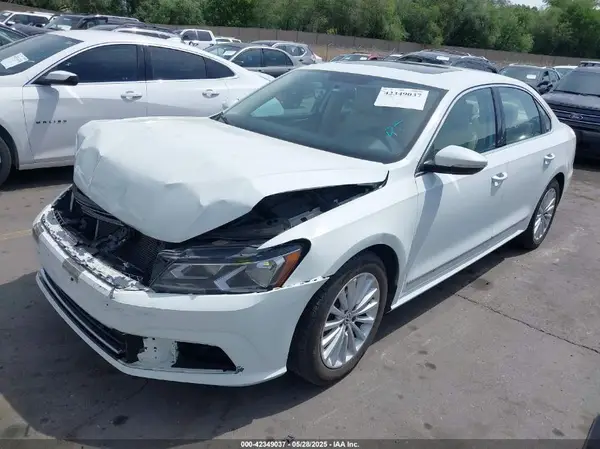 1VWBT7A36HC068828 2017 VOLKSWAGEN PASSAT - Image 2