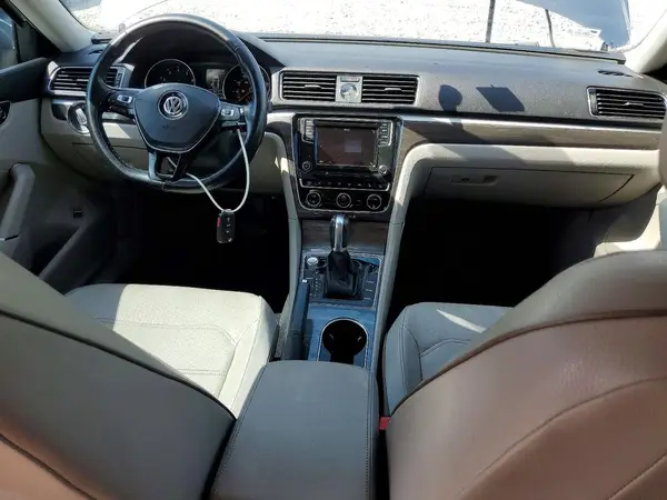 1VWBT7A36HC069882 2017 VOLKSWAGEN PASSAT - Image 8