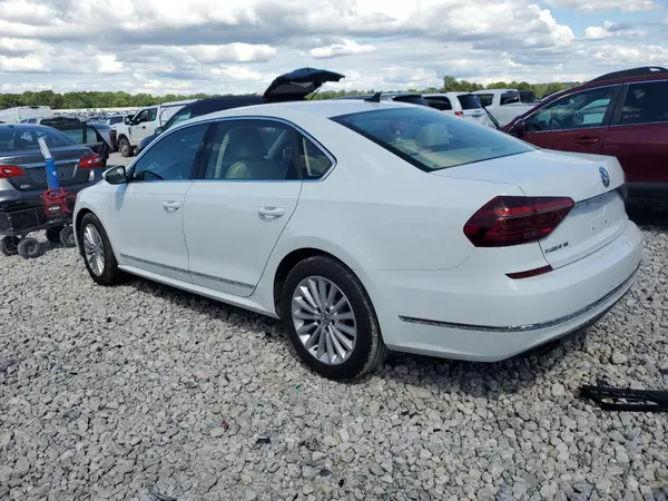 1VWBT7A36HC075746 2017 VOLKSWAGEN PASSAT - Image 2