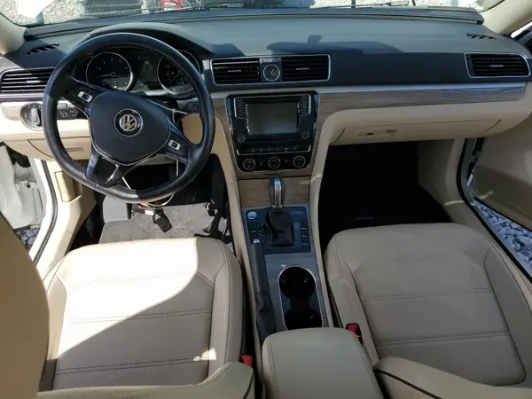 1VWBT7A36HC075746 2017 VOLKSWAGEN PASSAT - Image 8