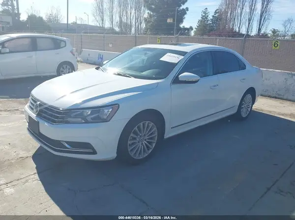 1VWBT7A36HC080025 2017 VOLKSWAGEN PASSAT - Image 2