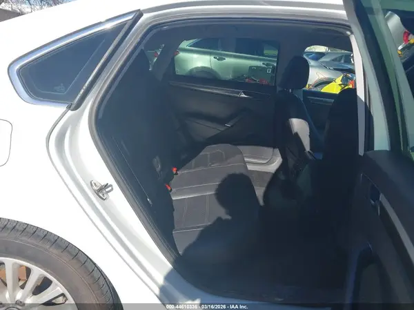 1VWBT7A36HC080025 2017 VOLKSWAGEN PASSAT - Image 8