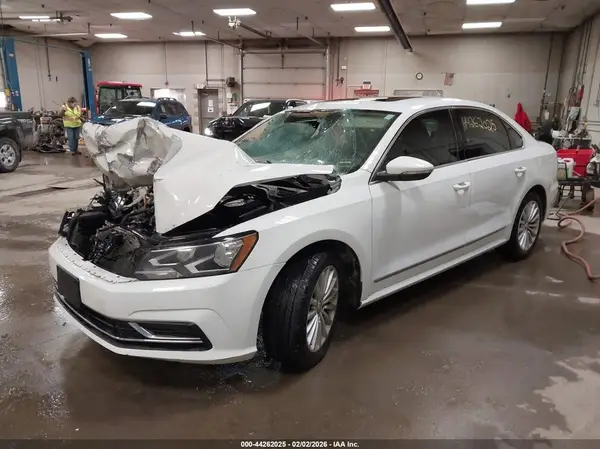 1VWBT7A36HC080347 2017 VOLKSWAGEN PASSAT - Image 2