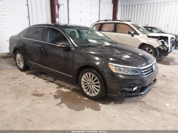 1VWBT7A36HC084933 2017 VOLKSWAGEN PASSAT - Image 1