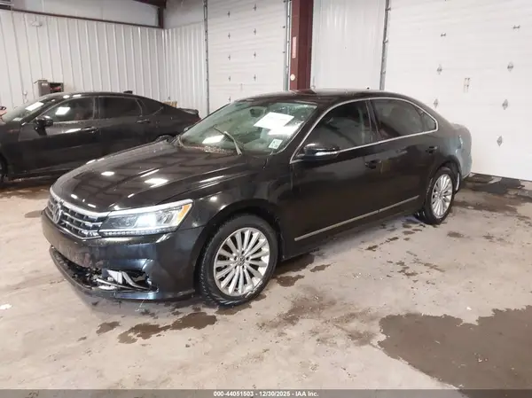 1VWBT7A36HC084933 2017 VOLKSWAGEN PASSAT - Image 2
