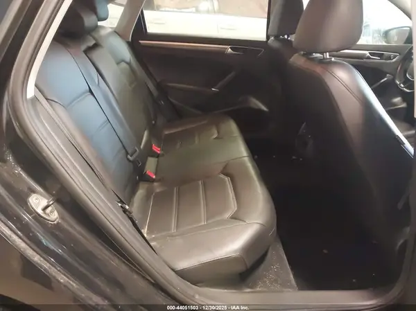 1VWBT7A36HC084933 2017 VOLKSWAGEN PASSAT - Image 8