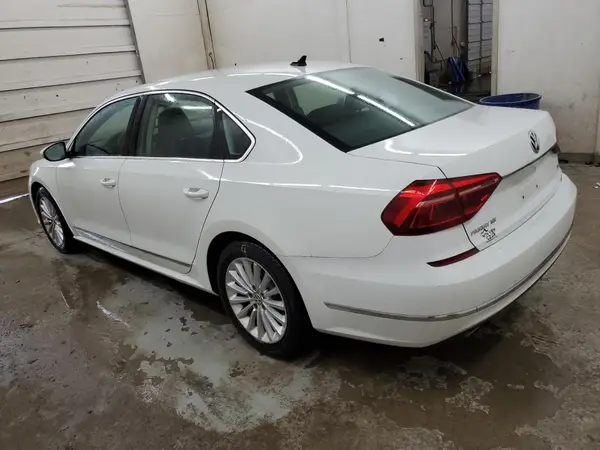 1VWBT7A36HC085161 2017 VOLKSWAGEN PASSAT - Image 2