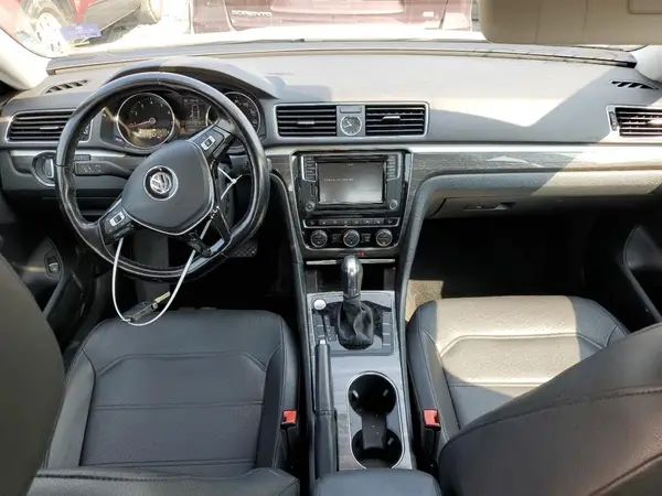 1VWBT7A36HC085161 2017 VOLKSWAGEN PASSAT - Image 8