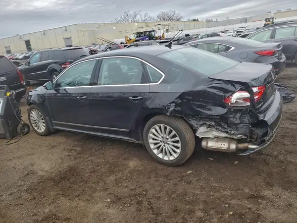 1VWBT7A37GC008913 2016 VOLKSWAGEN PASSAT - Image 2