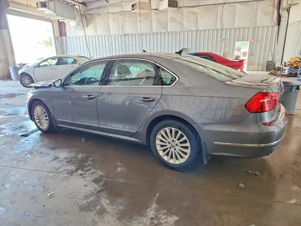 1VWBT7A37GC013304 2016 VOLKSWAGEN PASSAT - Image 2