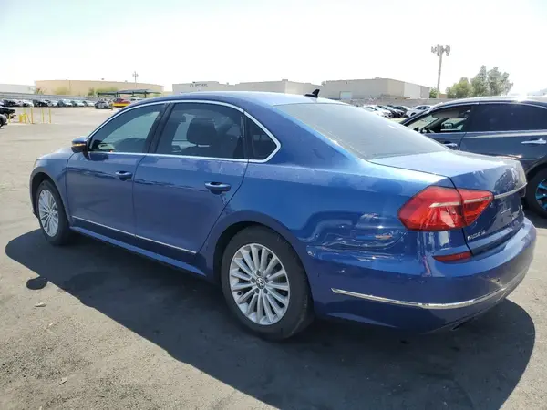 1VWBT7A37GC017174 2016 VOLKSWAGEN PASSAT - Image 2