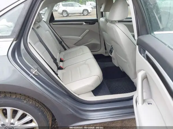 1VWBT7A37GC017935 2016 VOLKSWAGEN PASSAT - Image 8