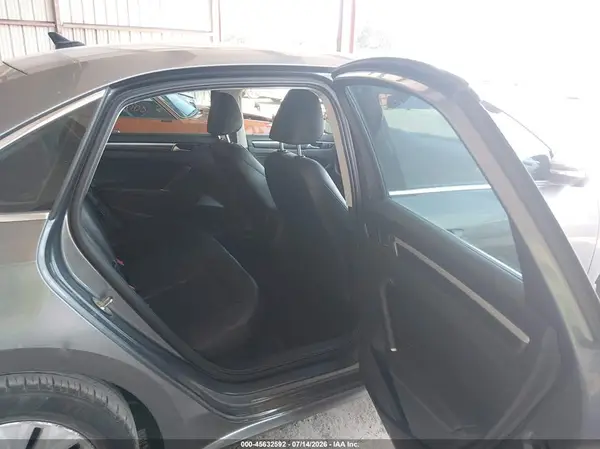 1VWBT7A37GC019779 2016 VOLKSWAGEN PASSAT - Image 8
