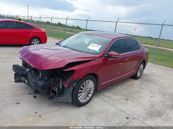 1VWBT7A37GC024318 2016 VOLKSWAGEN PASSAT - Image 2