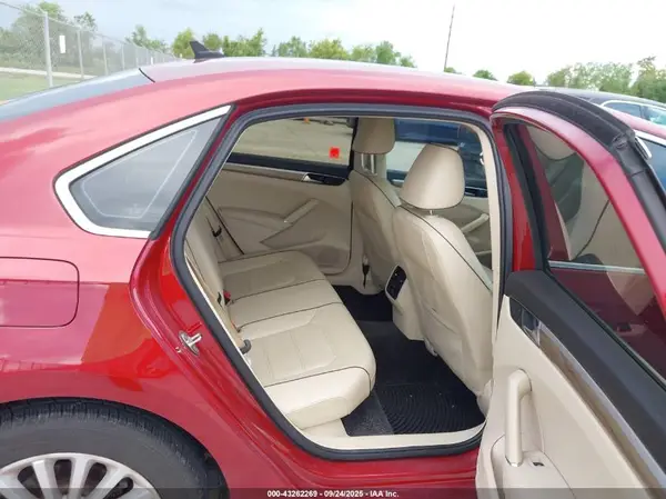 1VWBT7A37GC024318 2016 VOLKSWAGEN PASSAT - Image 8
