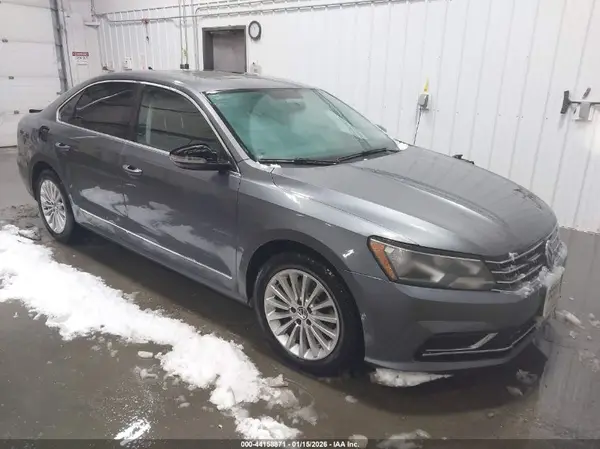 1VWBT7A37GC027784 2016 VOLKSWAGEN PASSAT - Image 1