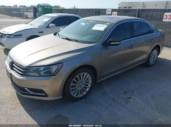 1VWBT7A37GC029339 2016 VOLKSWAGEN PASSAT - Image 2