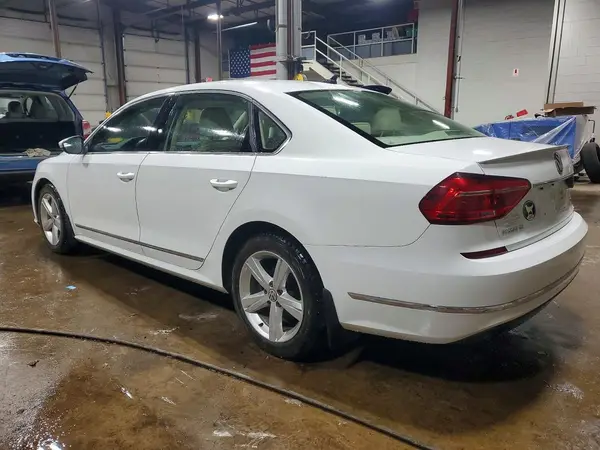 1VWBT7A37GC050773 2016 VOLKSWAGEN PASSAT - Image 2