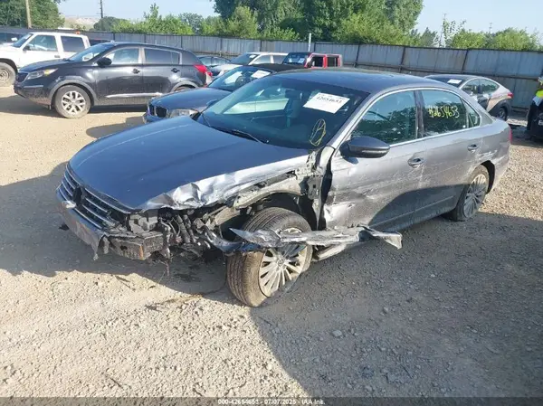 1VWBT7A37GC051681 2016 VOLKSWAGEN PASSAT - Image 2
