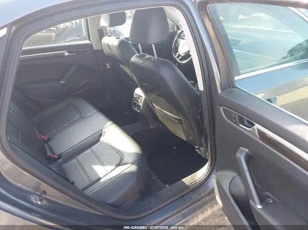 1VWBT7A37GC051681 2016 VOLKSWAGEN PASSAT - Image 8