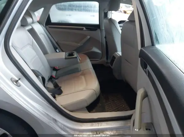 1VWBT7A37HC003759 2017 VOLKSWAGEN PASSAT - Image 8