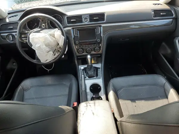1VWBT7A37HC005401 2017 VOLKSWAGEN PASSAT - Image 8