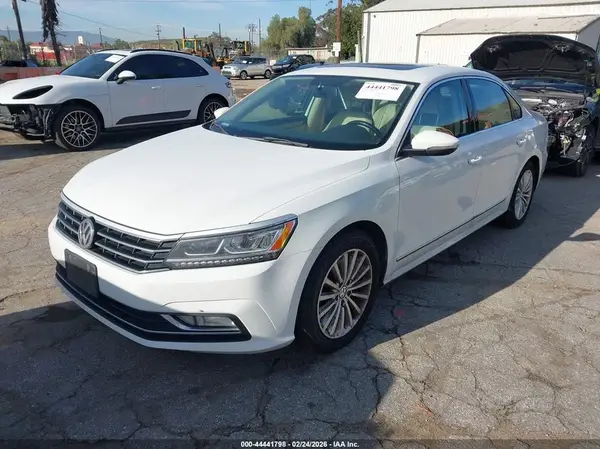 1VWBT7A37HC006905 2017 VOLKSWAGEN PASSAT - Image 2