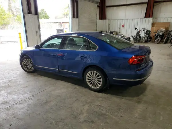 1VWBT7A37HC009853 2017 VOLKSWAGEN PASSAT - Image 2